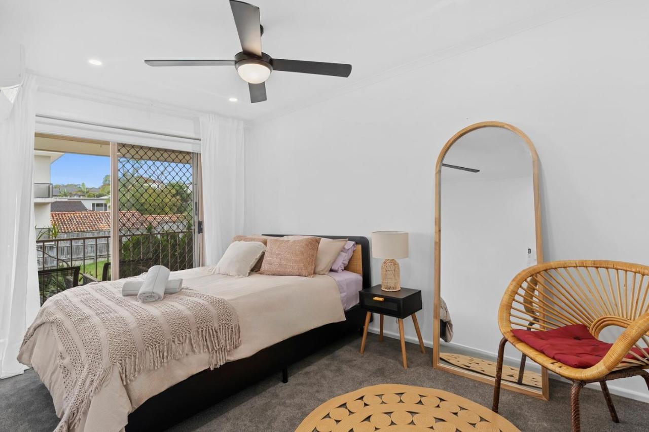 Palm-Feel Townhouse in the Heart of Burleigh - B&B Gold Coast