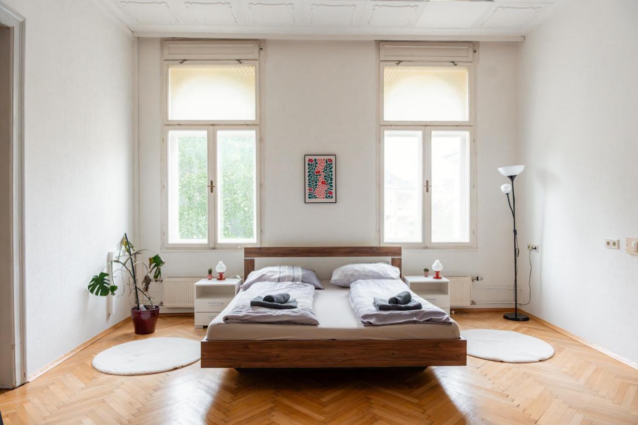 Spacious 3 Bedroom with Balcony - B&B Klagenfurt