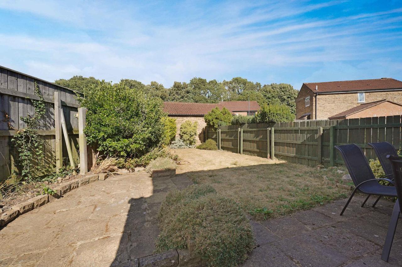 Modern 3BR Brompton Court Wi-Fi By Stay with Us - Bed and Breakfast Easby