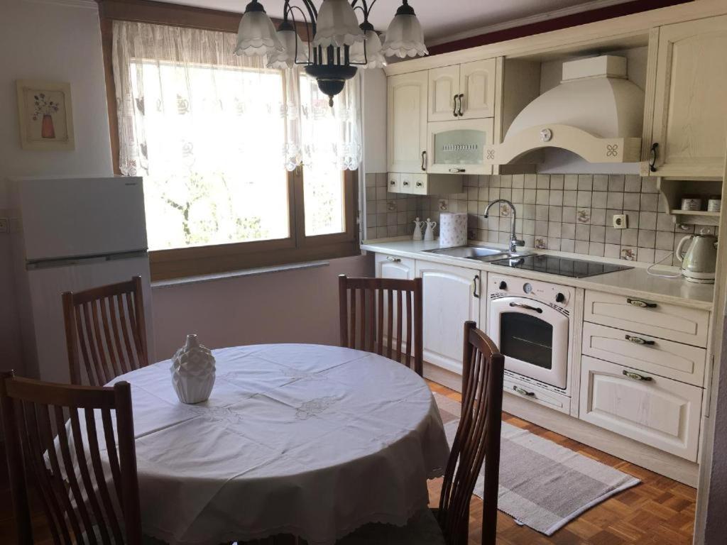 Road View Apartment Celeia - B&B Celje