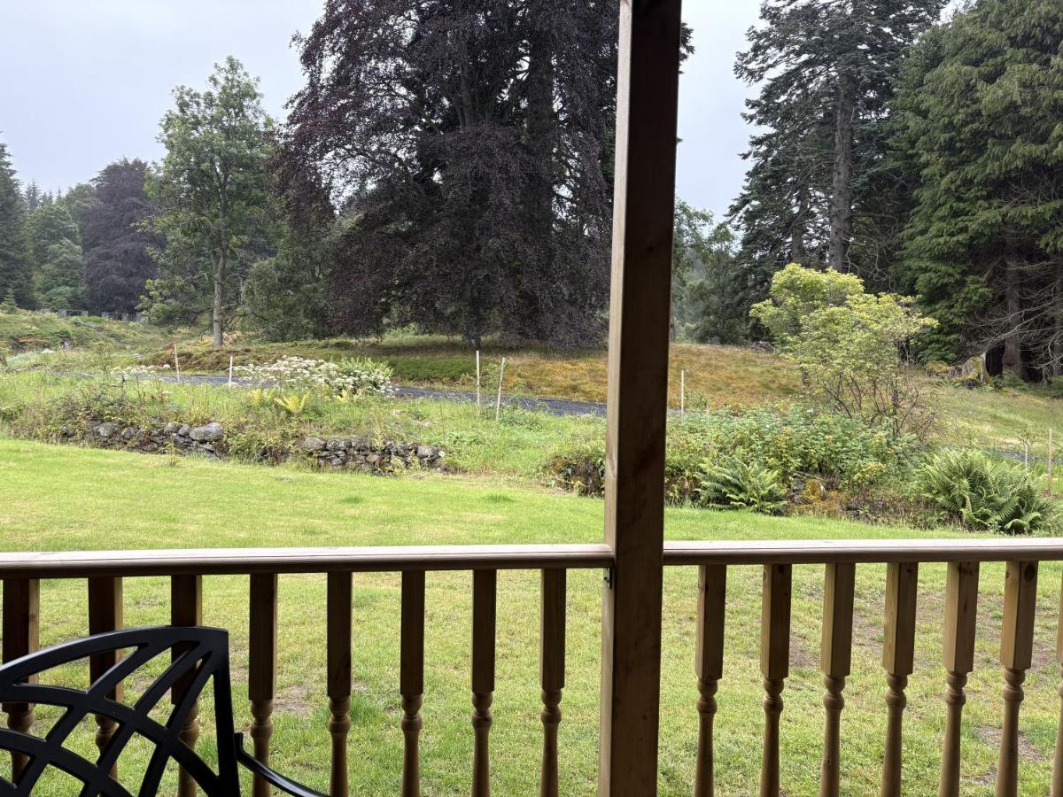 Azalea Lodge 9 with Wood Burning Hot Tub - Bed and Breakfast Bridge of Cally