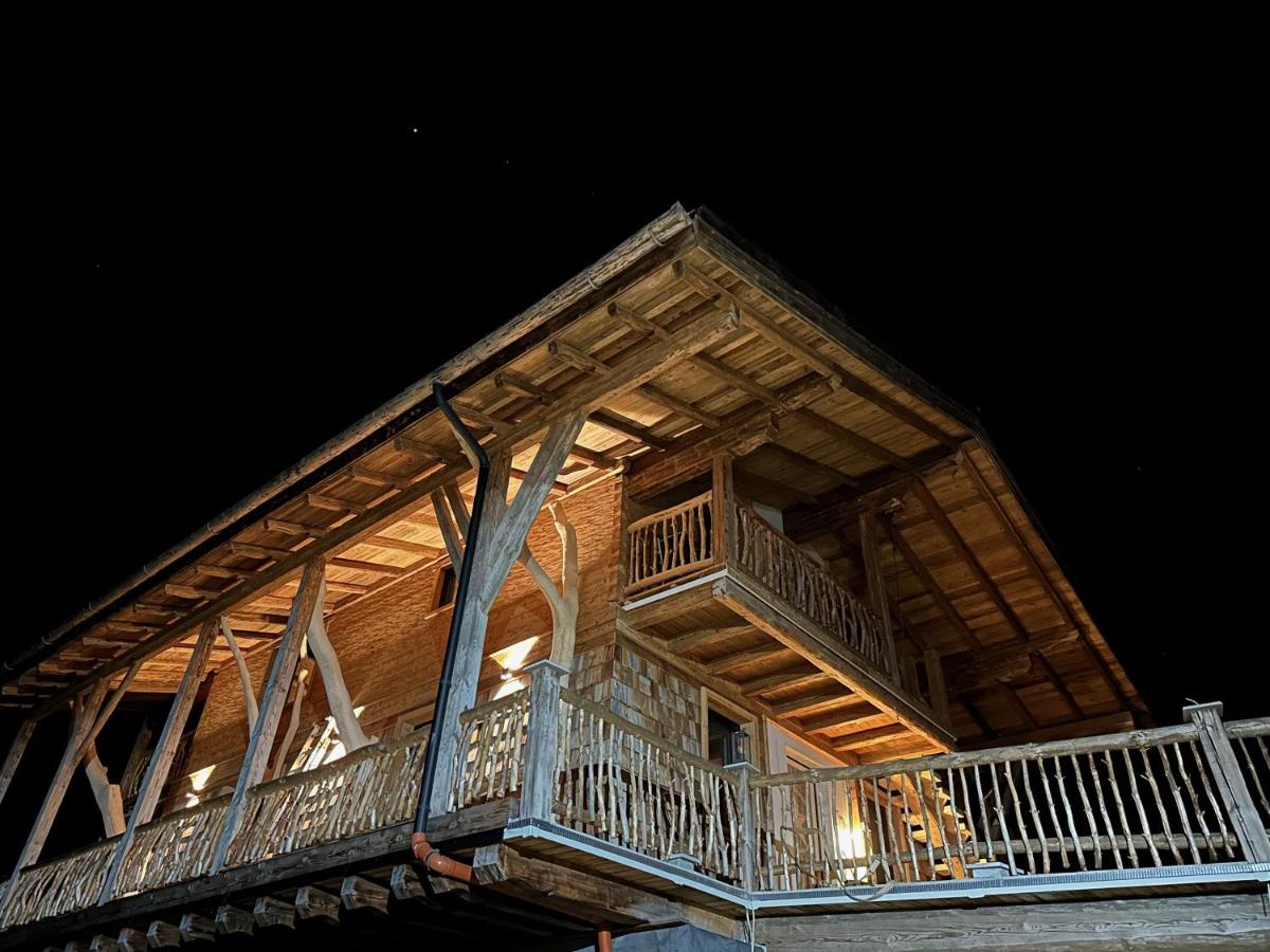 Deutschlands grösstes Baumhaus auf der Alpakaweide - B&B Traitsching