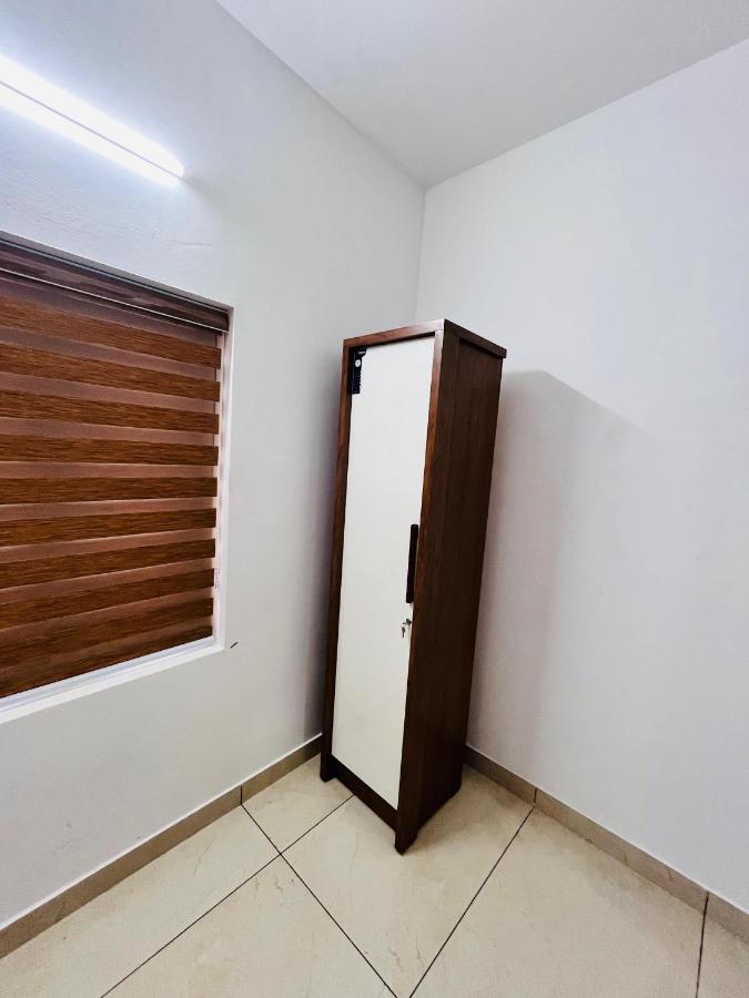 Harikrishna Apartments - Bed and Breakfast Nādāpuram