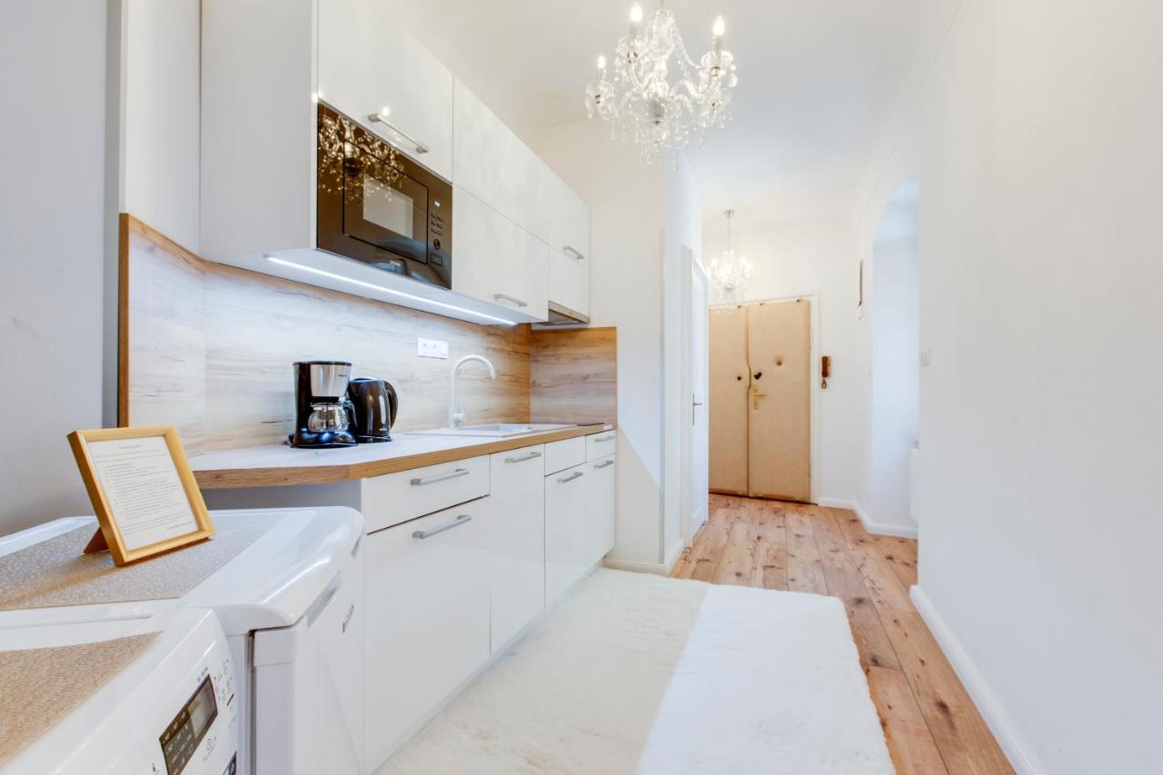 Charles Bridge Royal Apartment - B&B Praga