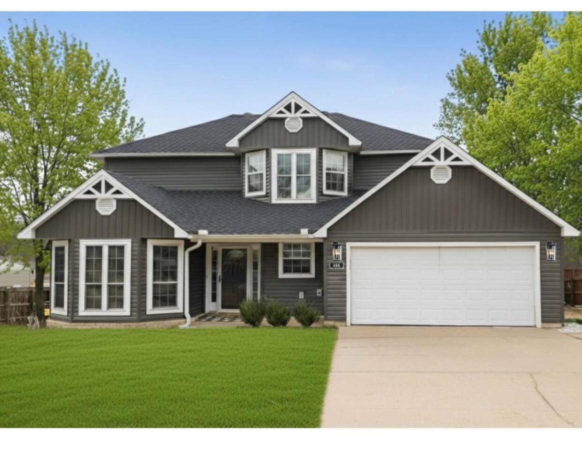 Lake Hamilton Carriage House 5BR; 3.5BA Sleeps 17! - B&B Hot Springs