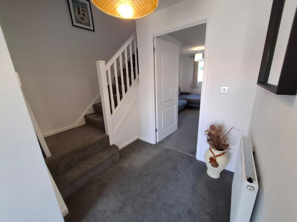 Modern 3-Bed Home - Garden & Parking - Wavendon MK - B&B Wavendon