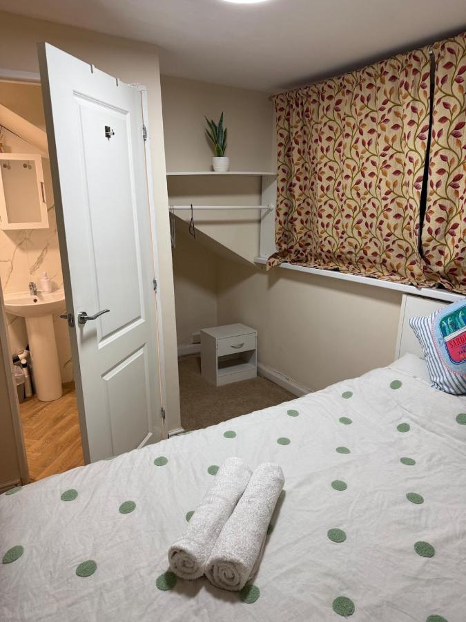 En-suit Double bedroom in Thornbury Bradford - B&B Bradford