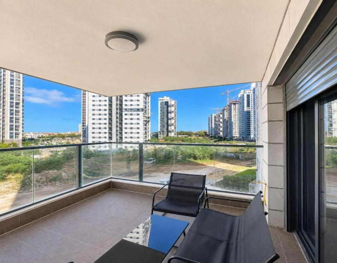 Modern 4BR Apt l Balcony l Mamad l Bldg Renovation - B&B Bat Yam
