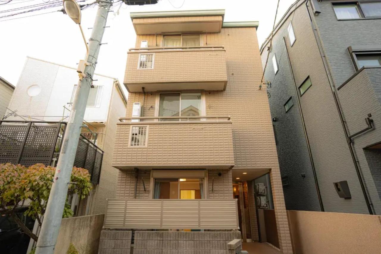 Louis Stage Nishi-Shinjuku - B&B Tokyo