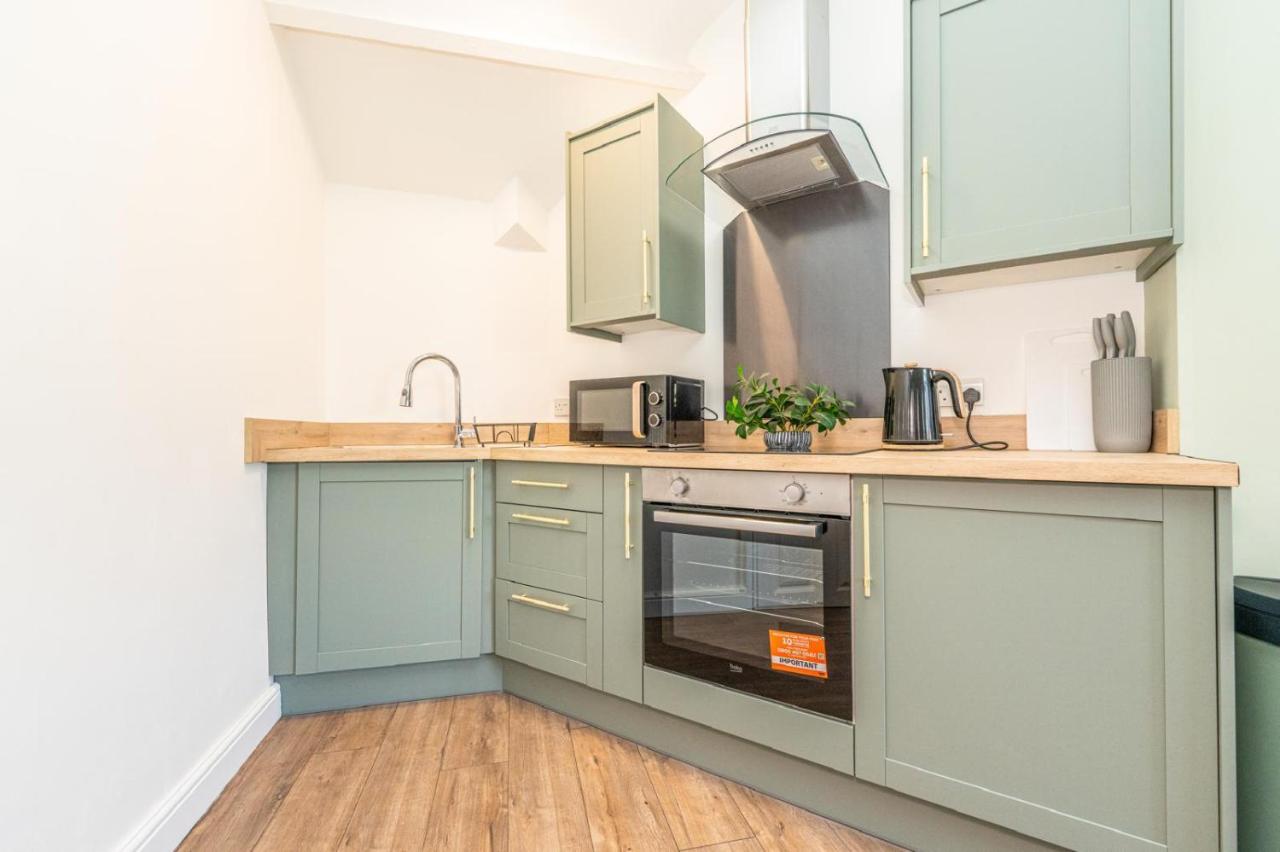 Stylish 2 Bedroom Town Centre Flat - Chambres d'hôtes Tamworth