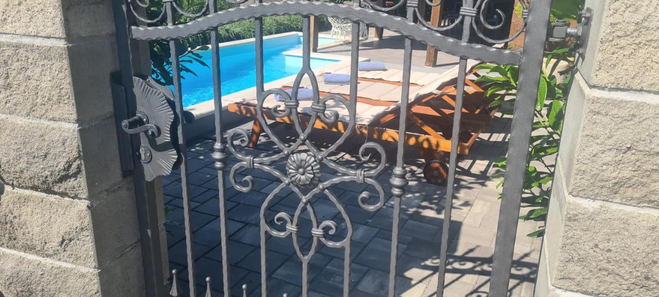 Villa Levanea by Mountain Villas Carin - Private Pool & Panoramic Views, 30 min from Zagreb - B&B Plešivica