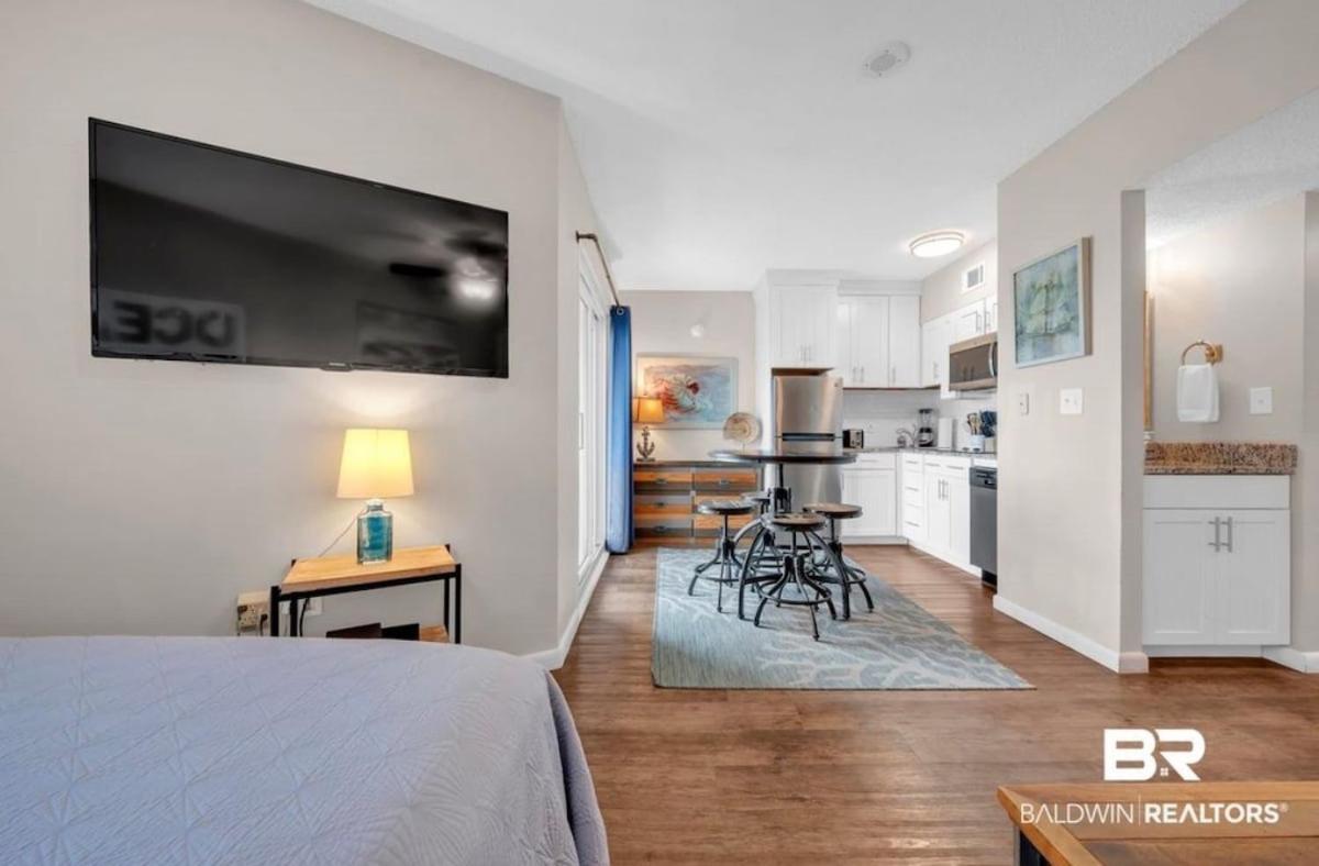 Beachfront Getaway w Pools, Sauna & Ocean Views - B&B Gulf Shores