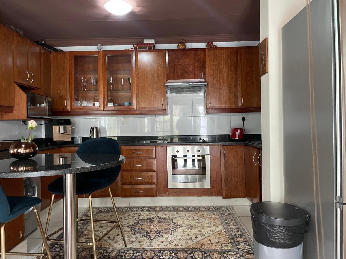 The Little Mongrel 1Bed Space Bryanston - B&B Johannesburg