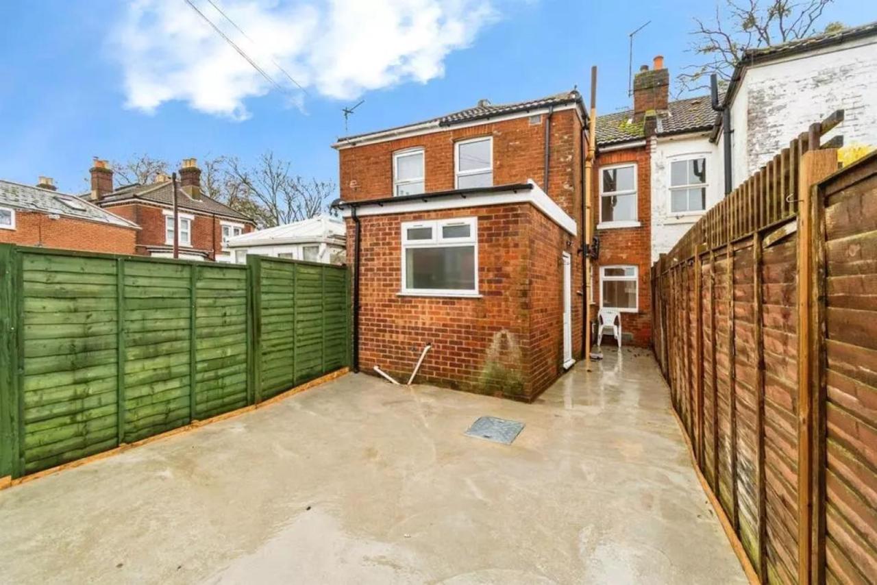 3-Bed Shirley Townhouse, Sleeps 5 & Parking - Chambres d'hôtes Southampton