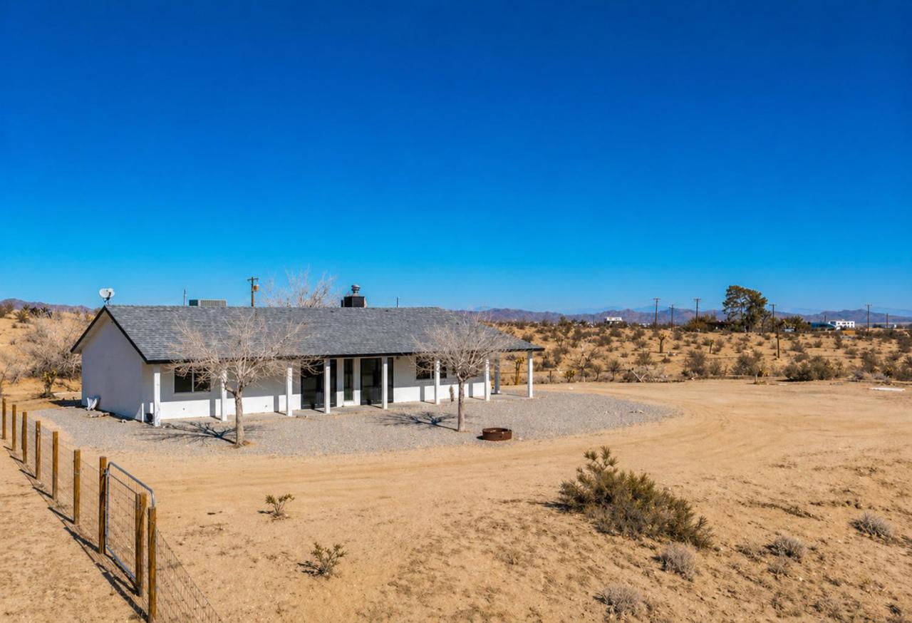 INTRVL Wellness House, Stargazing, Fire Pit and Desert Views - B&B Joshua Tree