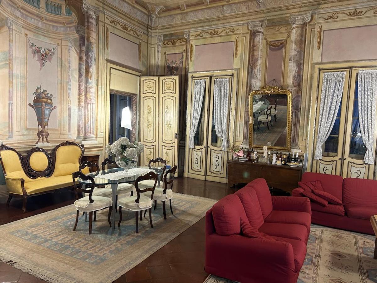 Salone Palazzo Gout - Bed and Breakfast Costa di Mezzate