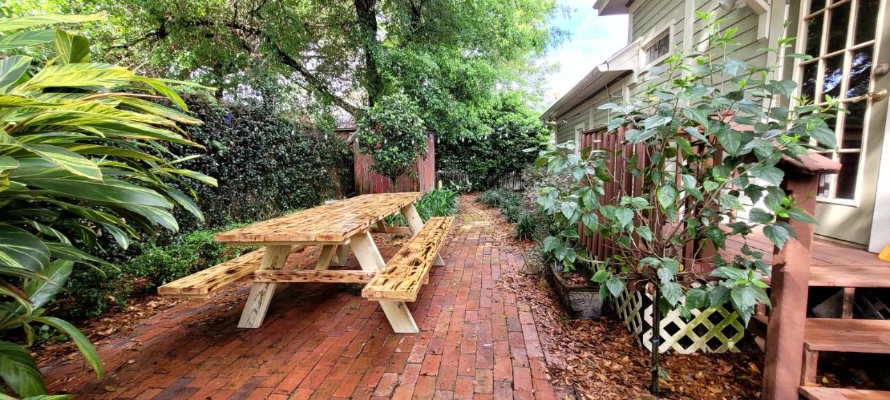 Awesome Historic 2BR2BA Home Closest to DT Ocala - Chambres d'hôtes Ocala