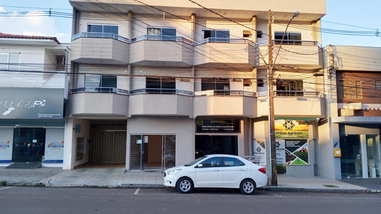 AP 203 Apartamento centro de Campo Mourão perto do Banco do Brasil Edifício Nossa Senhora Aparecida - B&B Campo Mourão