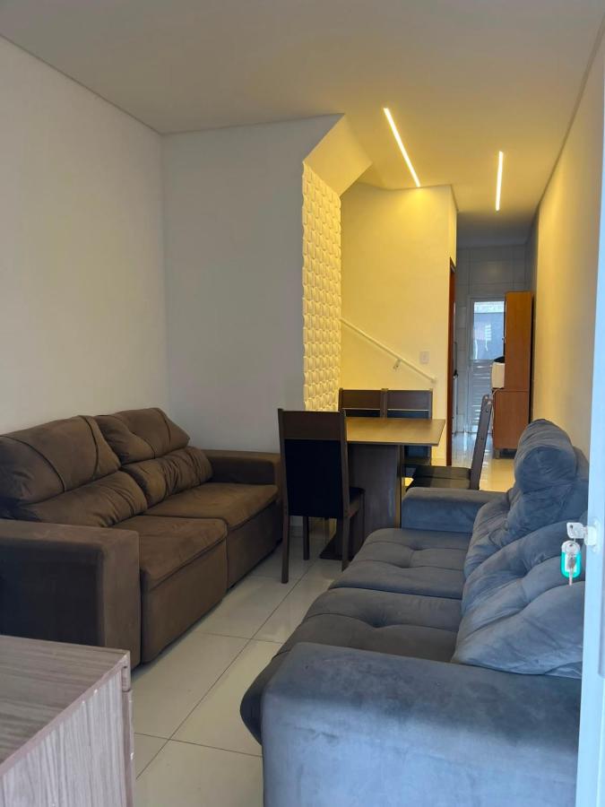 Sobrado com duas suites 400 mts do mar - Bed and Breakfast Praia Grande