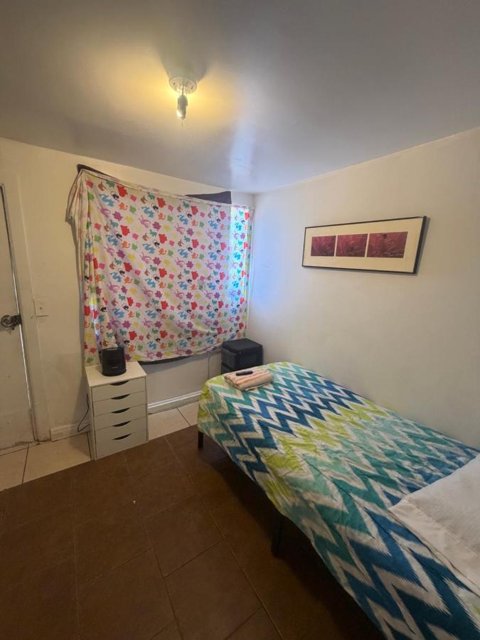 Cheap Room on Willetta Street - B&B Phoenix