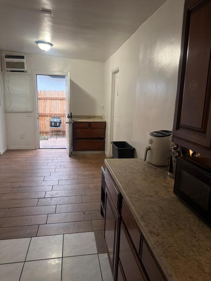 Cheap Room on Willetta Street - B&B Phoenix