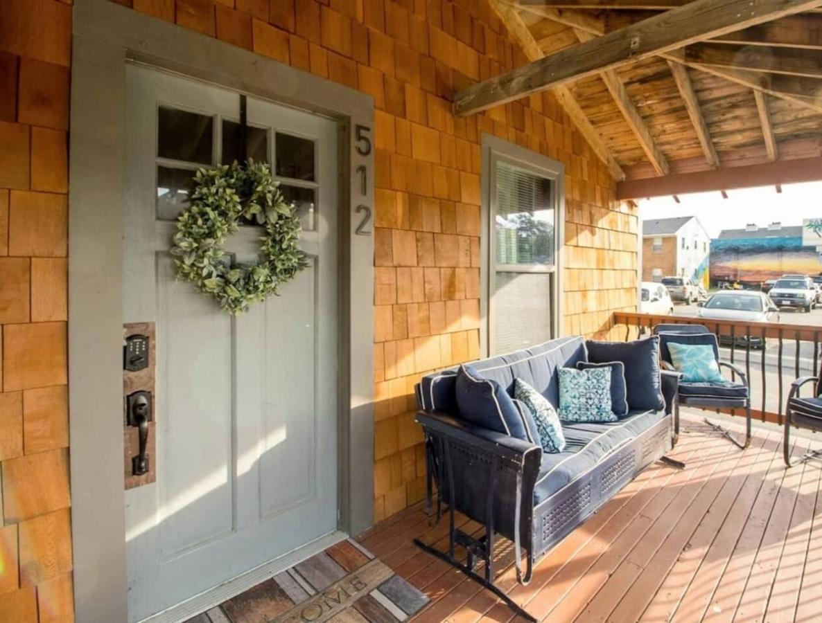 The Breakaway Cottage w Steam Room and Loft - Chambres d'hôtes Virginia Beach