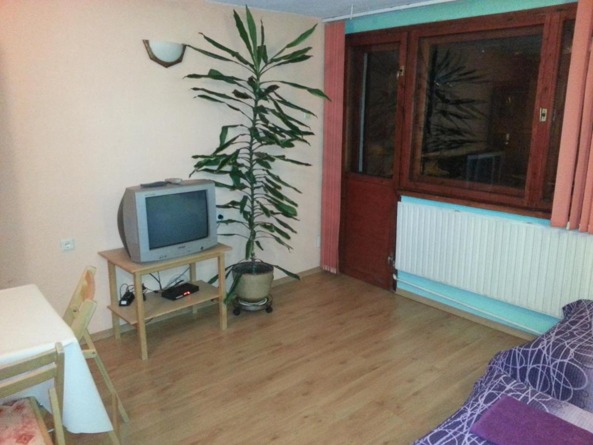 Tweepersoonskamer met 2 Aparte Bedden en Eigen Externe Badkamer