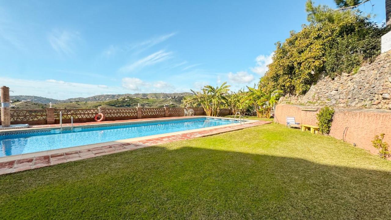 Las Huertas 12, Modern 2 bed Apartment with pool - Chambres d'hôtes Frigiliana