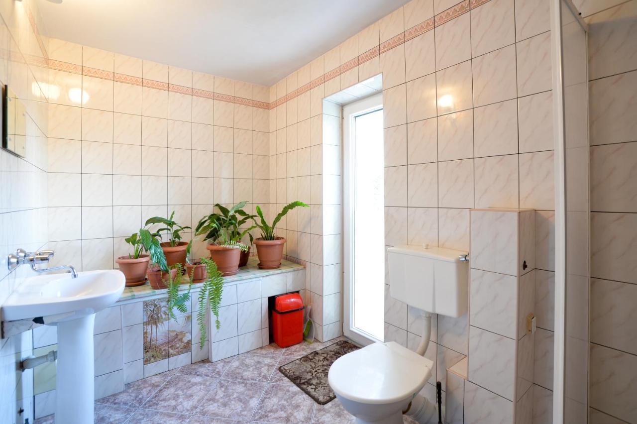 Camera Matrimoniale Standard con Bagno in Comune