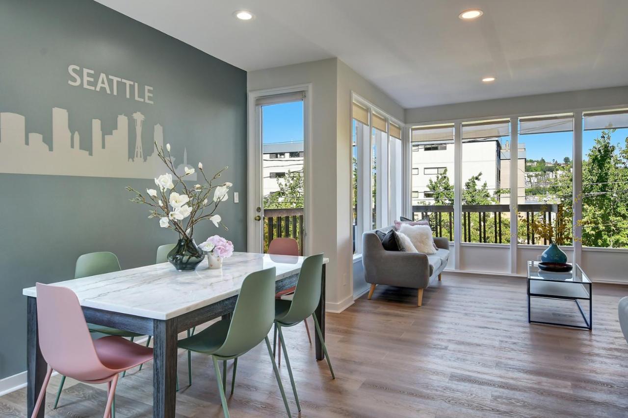 Lake Union Waterfront 2BR Large Balcony Sleeps 6 - B&B Seattle