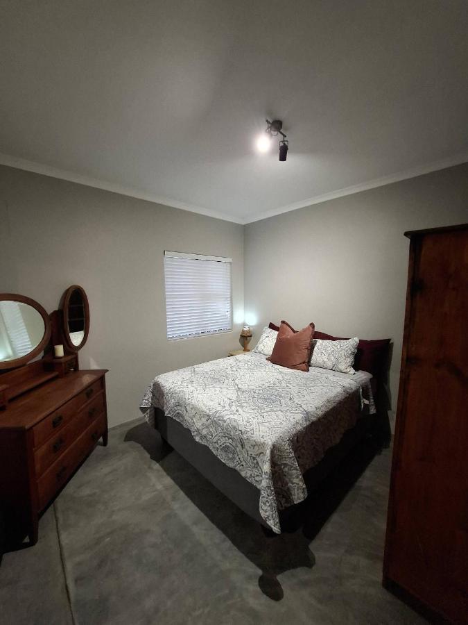 Rustic Farmhouse Retreat in Cape Winelands, South Africa - Bed and Breakfast Klapmuts