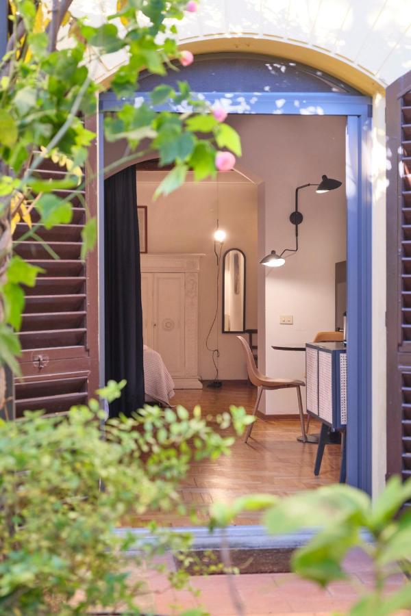 Enchanting Apartment with Patio, Lungarno Firenze - B&B Florencia