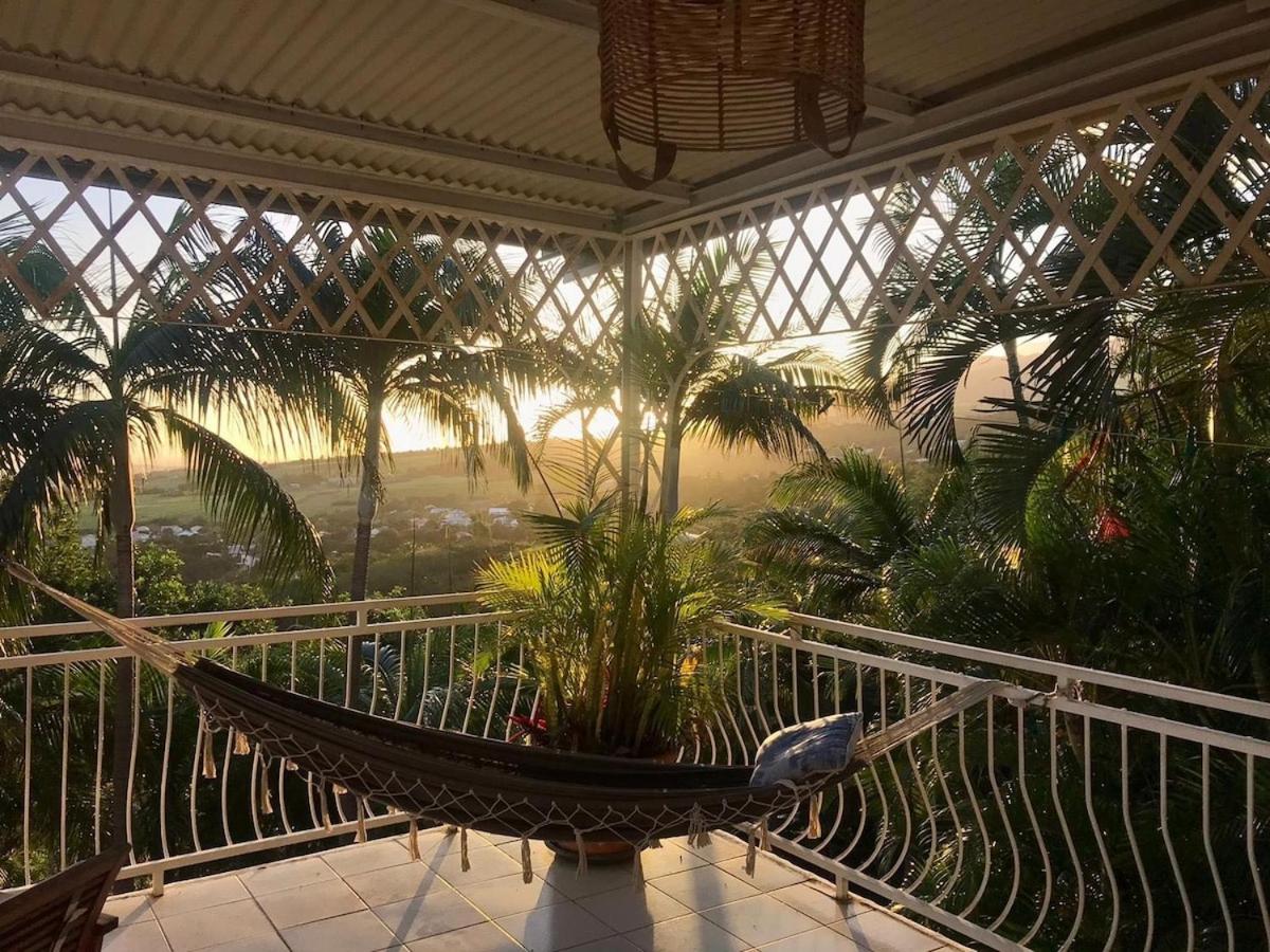 Vue mer et montagne dans jardin tropical - B&B Les Cocos