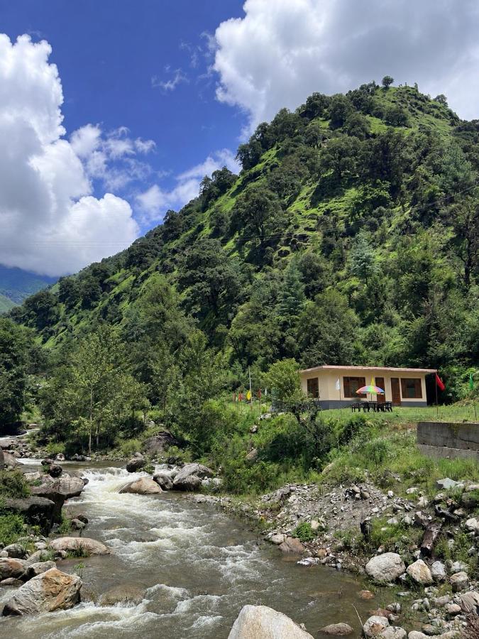 River Edge Home Stay, Sainj - Bed and Breakfast Shiāna Gaura