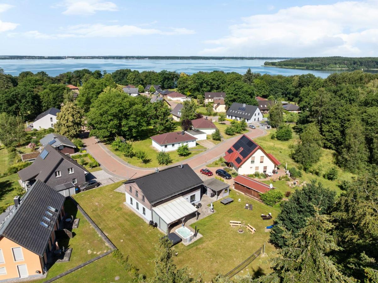 Villa Seezeit, 14 Gäste, Whirlpool, Terrasse - B&B Malchow