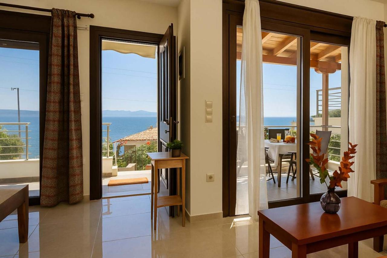 Seaside Getaway - Aelia Villa's Dreamy Paradise - Bed and Breakfast Petalídi