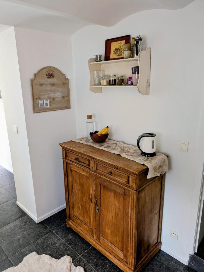 Warm, charming vintage-style room by MarieM - Chambres d'hôtes Genappe