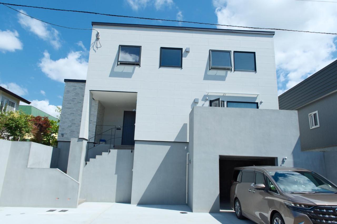 R's house 澄川駅近 新築88平米一棟貸切 ホスト隣接 - B&B Sapporo