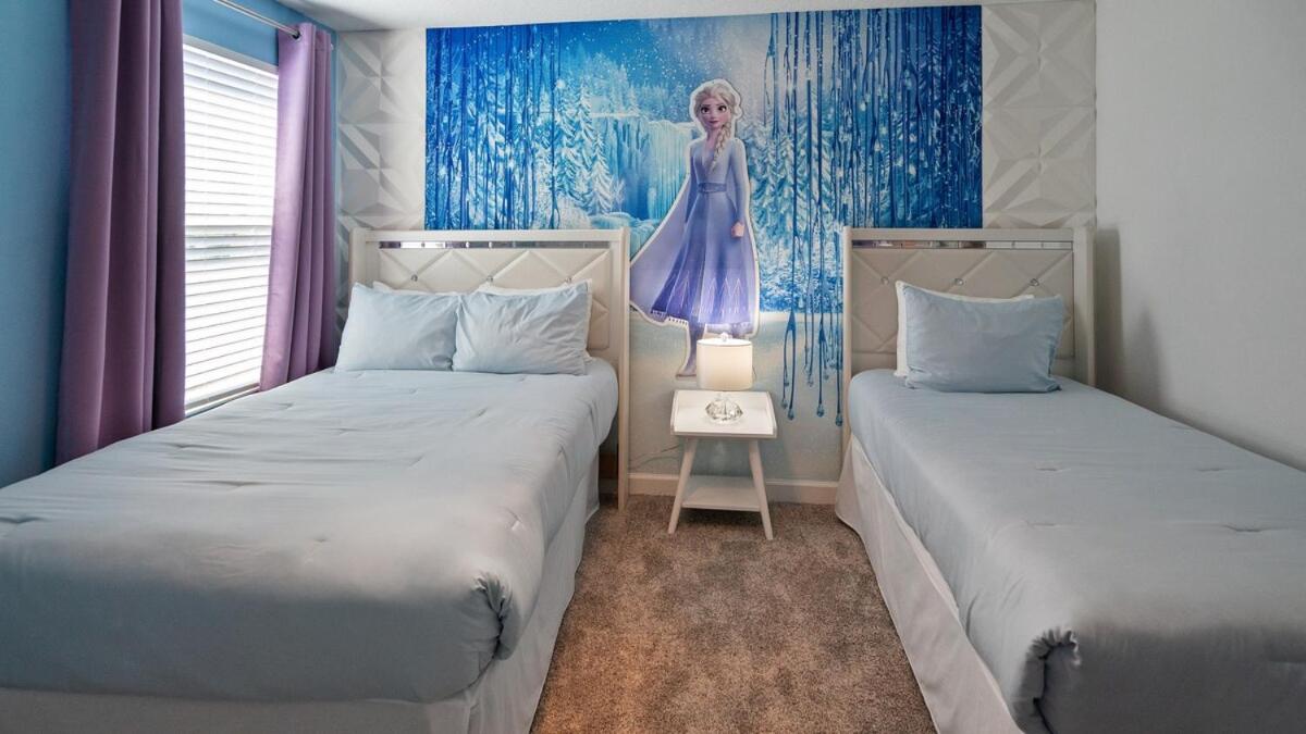 10BR Villa Themed Rooms-Pool &Spa - Mins to Disney - B&B Kissimmee