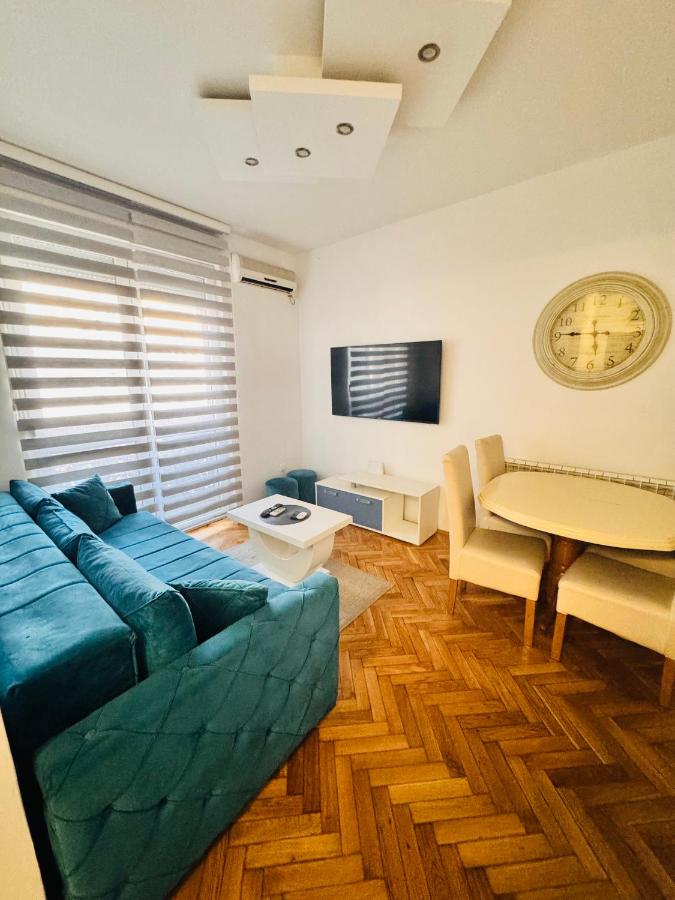 Centar NS APARTMAN - Bed and Breakfast Novi Sad
