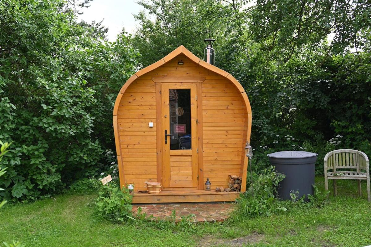 Mecklenbü II Communitas with sauna & hot tub - Chambres d'hôtes Dargun