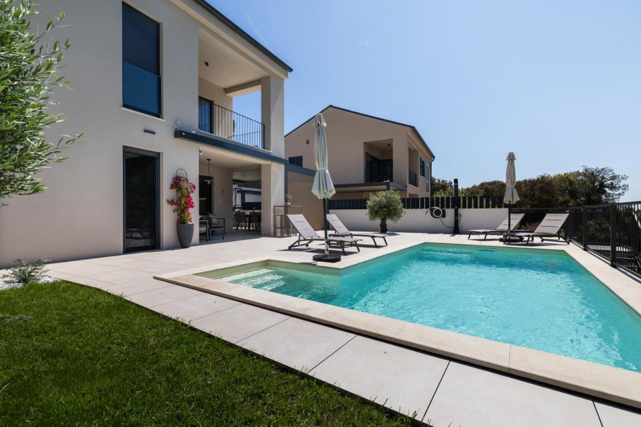 Andrea Deluxe Apartment with Pool - B&B Lussinpiccolo