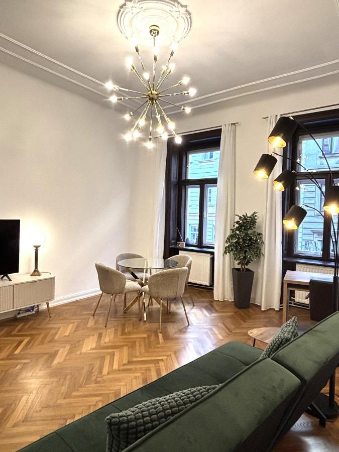 Altbau Juwel - 10 Min zu Fuß zum Schloss Belvedere - B&B Vienna