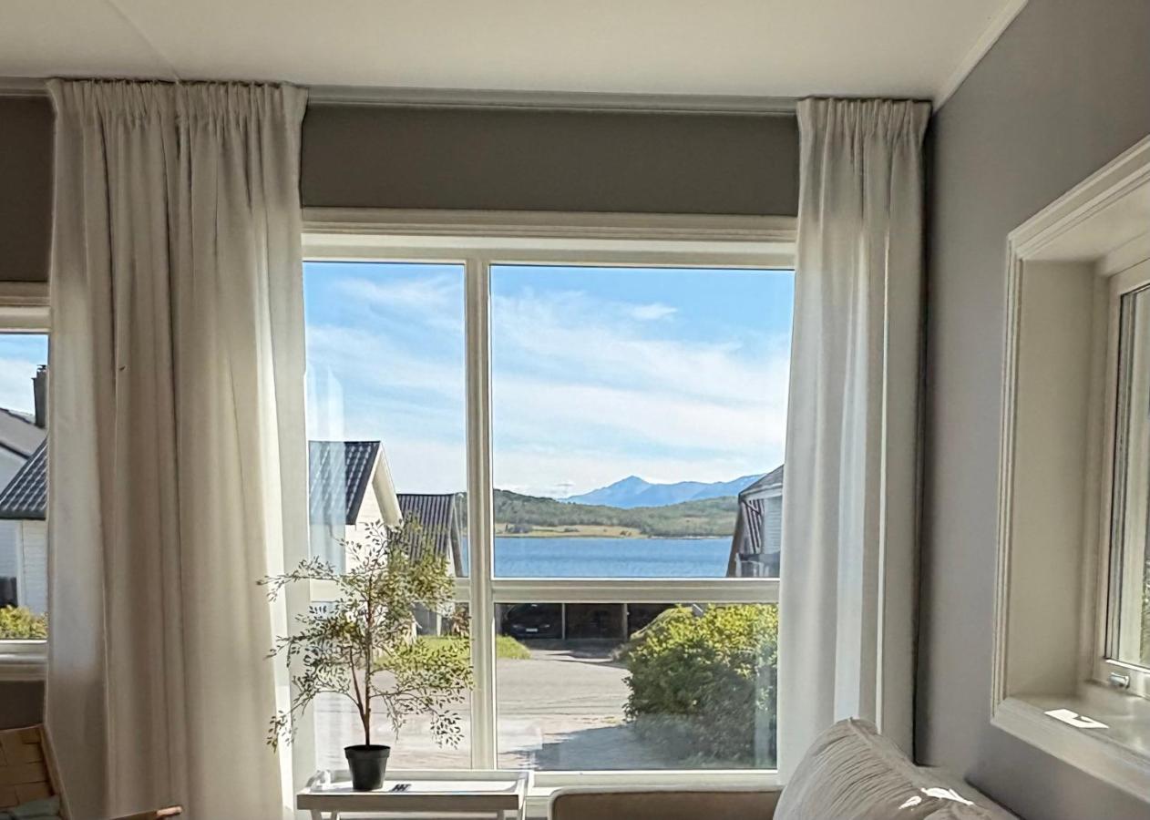 Modern holiday home on Kvaløya near Tromsø with Northern Lights and nature - B&B Kvål