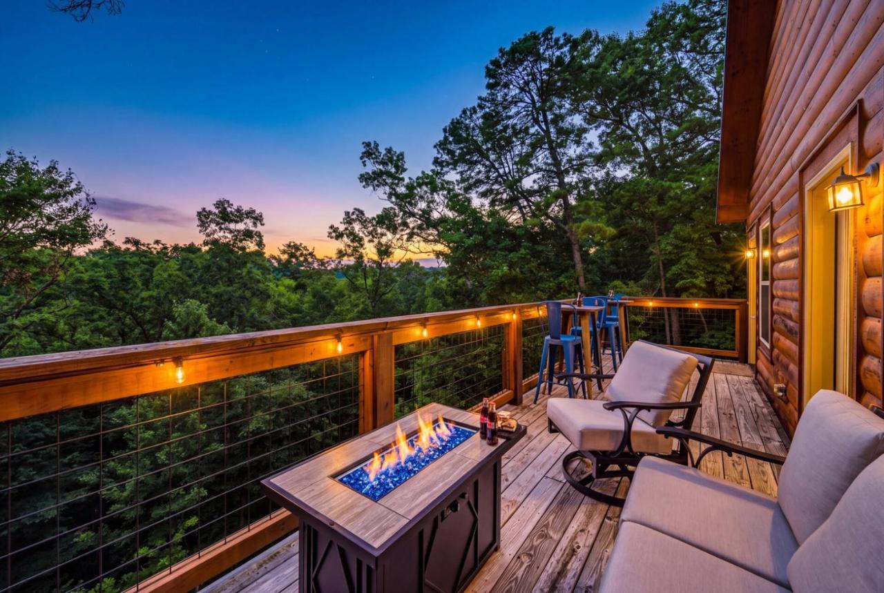 Lagniappe Lodge Hot Tub Fire Table Game Room String Lights Sleeps 8 - Chambres d'hôtes Sevierville