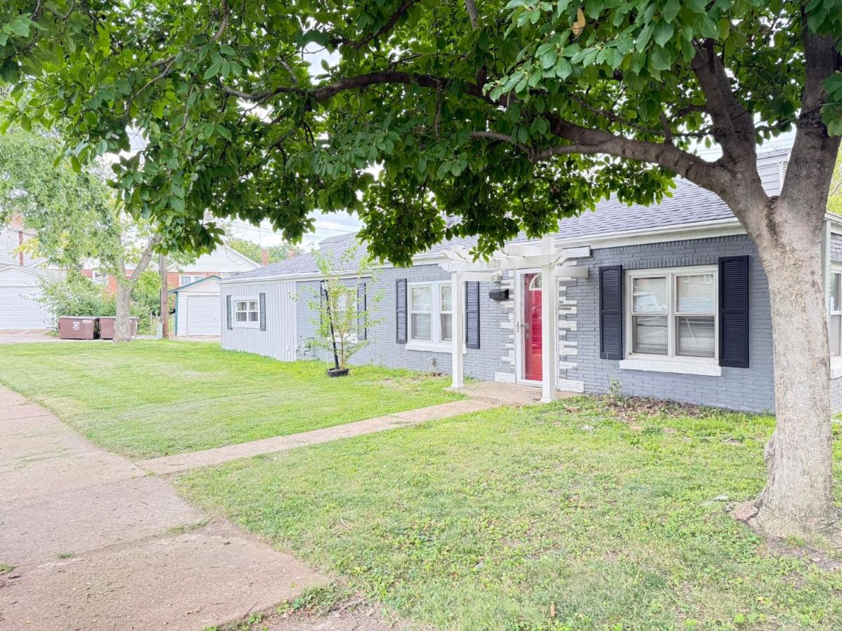 Spacious 4BR Home Near St Louis Zoo Downtown BBQ Free Parking - Ferienwohnung St. Louis