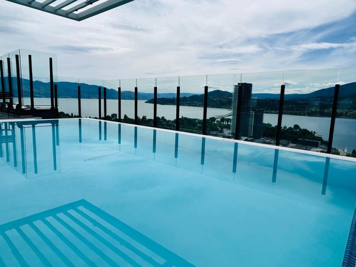 Rooftop Infinite Pool Iconic Lakeview Downtown Signature 2-Bedroom Loft - B&B Kelowna