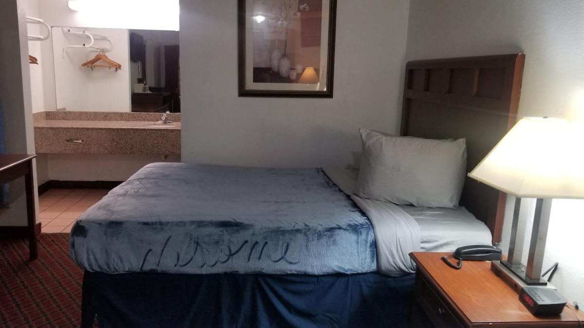 OSU 2 Queen Beds Hotel Room Wi-Fi 222 - B&B Stillwater