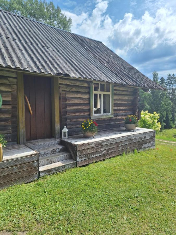 Ploomi Glämping - B&B Tiilike