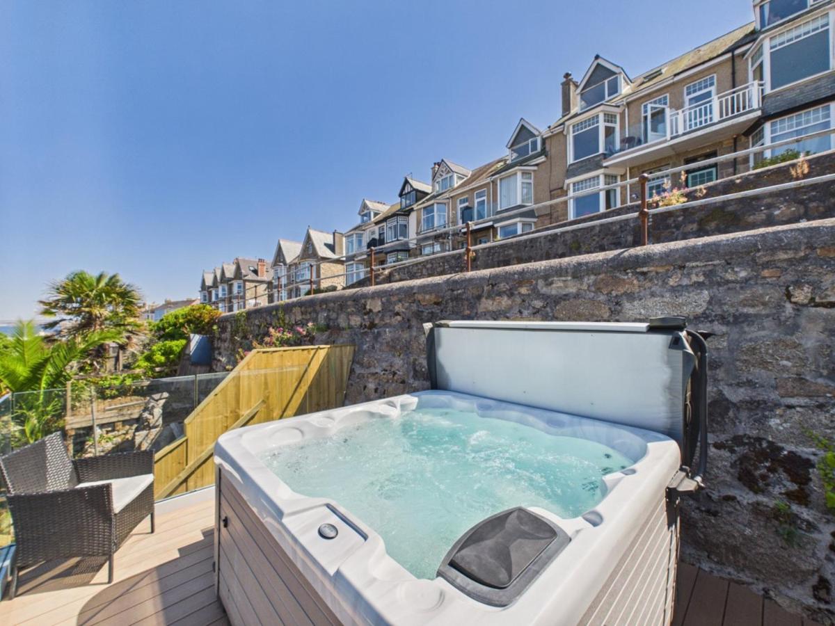NEW Trenwith Place by Signature Stays, 4 Bedroom, Hot-Tub - Chambres d'hôtes St Ives